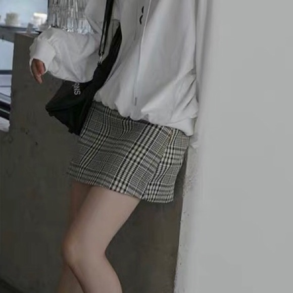 Brandy Melville Emerson skirt - Picture 4 of 4